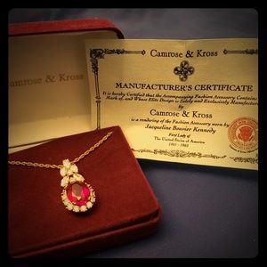 Camrose and Kross vintage oval pendant necklace